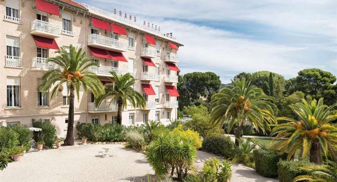 hotel in saint-cyr-sur-mer 87108 f