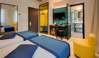 2 single beds, deluxe room