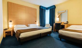 3 single beds, superior room, wi-fi, free pay tv