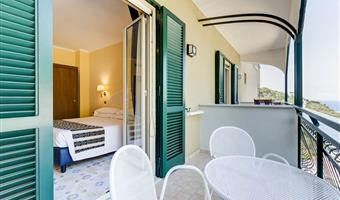 1 queen bed, superior room, panoramic terrace with sunbeds, sea view, pay tv, free parking