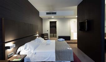 suite-1 king bed, sitting area, bedroom(s)