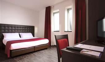 1 king bed, non-smoking, deluxe room, flat screen television
