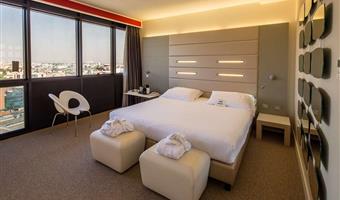 junior suite deluxe, over 50 sqm, 1 king size bed, 2 bathrooms, 1 walk-in closet, free wifi, kettle, bathrobe and slippers, minibar, segafredo machine, safe, lcd tv with sky channels, free parking and gym on 18th floor