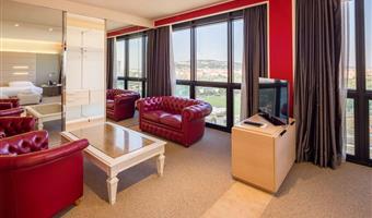 junior suite deluxe, over 50 sqm, 1 king size bed, 2 bathrooms, 1 walk-in closet, free wifi, kettle, bathrobe and slippers, minibar, segafredo machine, safe, lcd tv with sky channels, free parking and gym on 18th floor