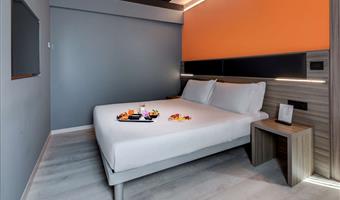 1 king bed, junior suite, sofabed