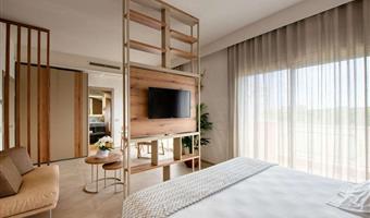 junior suite - 1 letto queen size, soggiorno, doccia con cromoterapia, balcone