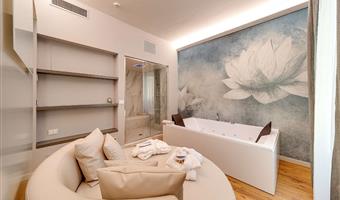 suite -1 letto king size, camere non fumatori, idromassaggio jacuzzi, soggiorno, divano, bagno turco, bollitore per tè