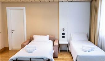 1 letto king size 1 letto singolo, camera superior, camera per famiglie, divano letto per uno, collegamento wi-fi, convertibile in due letti gemelli