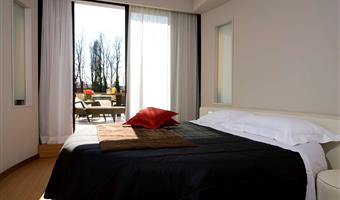 suite -1 letto king size, camere non fumatori, idromassaggio, terrazza privata, sala riunioni, letto rotondo, minibar con lavandino