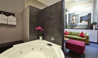 suite -1 letto king size, letto rotondo, 40 mq, soggiorno, bagno con doccia, idromassaggio