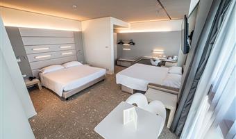 1 letto queen size e 1 letto singolo, camera comfort, 30 mq, camera non fumatori, insonorizzazione, wi-fi, garage gratuito
