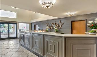 Halle des Best Western Plus Monterey Inn in Monterey - 05398