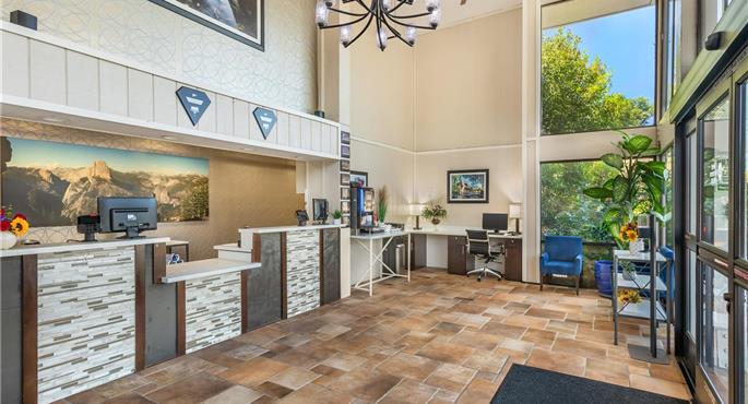 Halle des Best Western Plus Sonora Oaks Hotel & Conference Center in Sonora - 05408