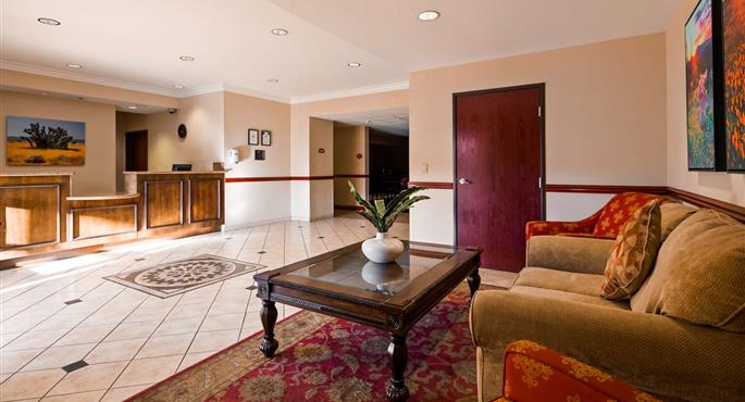 Halle des SureStay Plus by Best Western Yucca Valley Joshua Tree in Yucca Valley - 05680
