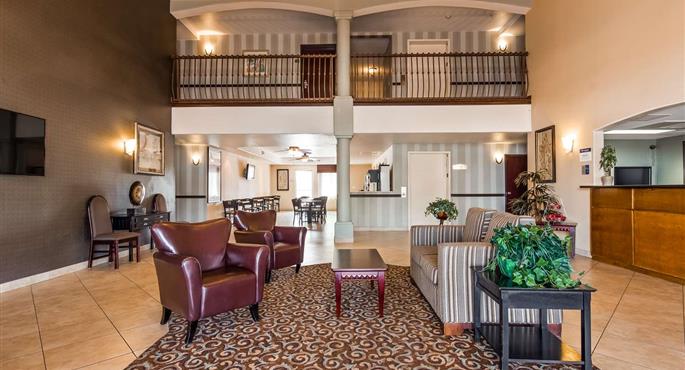 Halle des Best Western Plus Main Street Inn in Brawley - 05681