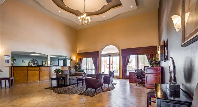 Halle des Best Western Plus Main Street Inn in Brawley - 05681