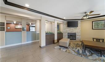 Halle des Best Western Plus Twin View Inn & Suites in Redding - 05683