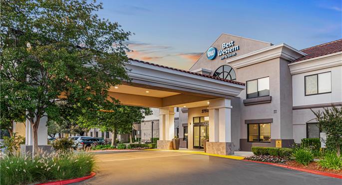 Außenansicht des Best Western Valencia/Six Flags Inn & Suites - Valencia - 05749