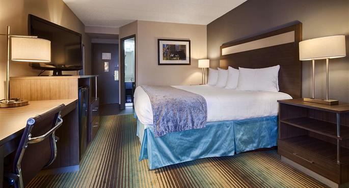 hotel in elk grove village 14209 f