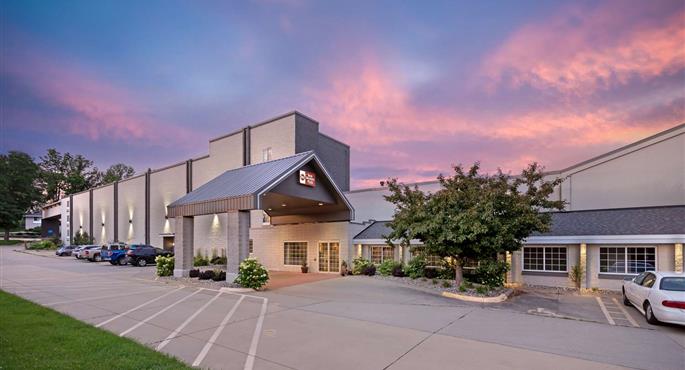 Außenansicht des Best Western Plus Longbranch Hotel & Convention Center - Cedar Rapids - 16071