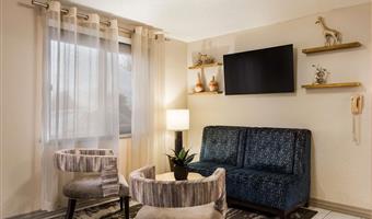 Halle des Best Western Mt.Pleasant Inn in Mount Pleasant - 16104