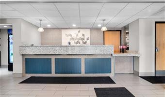 Halle des Best Western Plus Flint Airport Inn & Suites in Flint - 23170