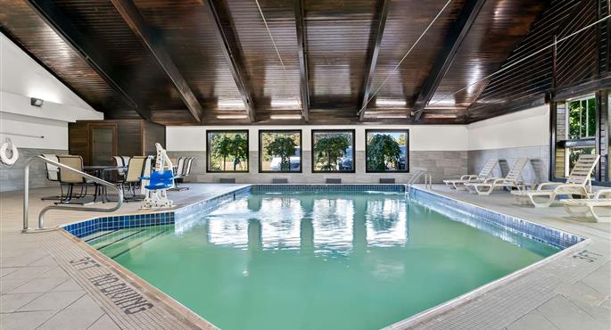 Pool des Best Western Plus Flint Airport Inn & Suites - Flint - 23170