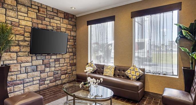 hotel in newark 31049 f