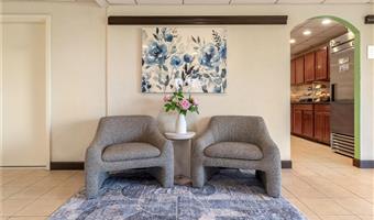 Halle des SureStay by Best Western East Brunswick in East Brunswick - 31064