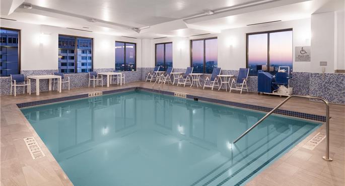 Pool des Best Western Premier NYC Gateway Hotel - North Bergen - 31068