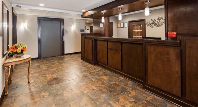 Halle des Best Western Crown Inn & Suites in Batavia - 33125