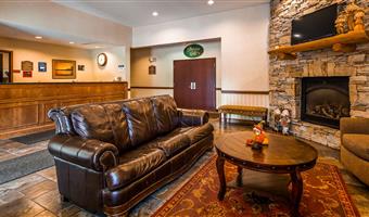 Halle des Best Western Plus Ticonderoga Inn & Suites in Ticonderoga - 33138