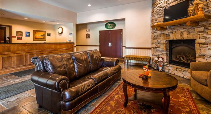 Halle des Best Western Plus Ticonderoga Inn & Suites in Ticonderoga - 33138