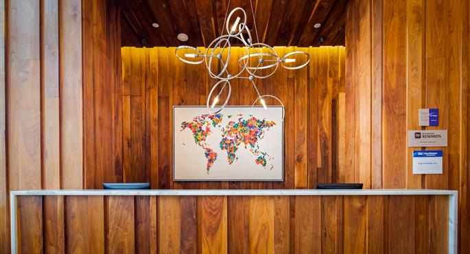 Halle des Best Western Plus Plaza Hotel in Long Island City - 33143