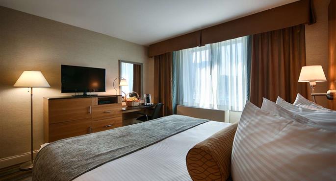 hotel in bayside 33157 f