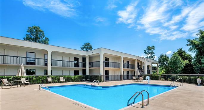 hotel in southern pines 34158 f