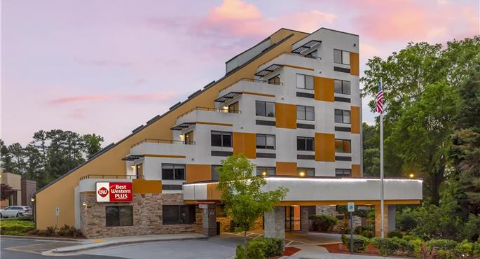 Außenansicht des Best Western Plus Raleigh Crabtree Valley Hotel - Raleigh - 34186