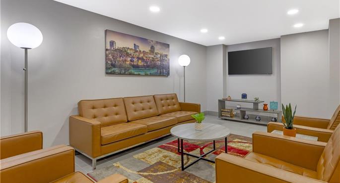 Halle des Best Western Plus Raleigh Crabtree Valley Hotel in Raleigh - 34186