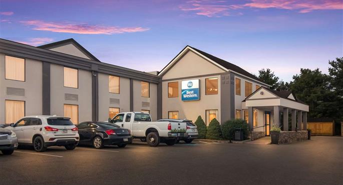 Außenansicht des Best Western Dutch Valley Inn - New Philadelphia - 36152