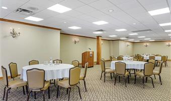 Tagungsräume des Best Western Plus Dutch Haus Inn and Suites - Columbiana - 36172