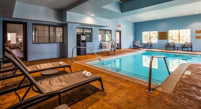 Pool des Best Western Plus Barsana Hotel & Suites - Oklahoma City - 37112