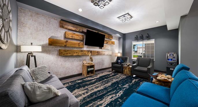 Halle des Best Western Plus Lake Dallas Inn & Suites in Lake Dallas - 44580