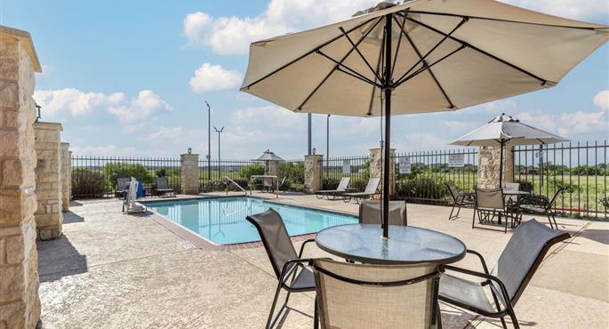 Pool des Best Western Plus Longhorn Inn & Suites - Luling - 44744