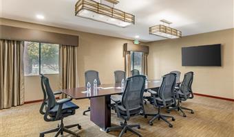 Tagungsräume des Best Western Plus Plaza by the Green - Kent - 48106