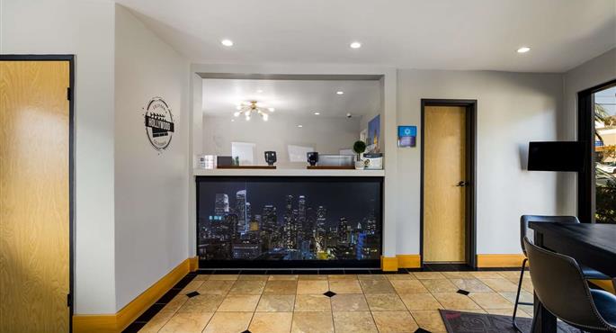 Halle des Sunset West Hotel, SureStay Collection by Best Western in Los Angeles - 52011