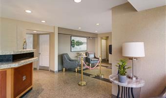 Halle des SureStay by Best Western North Vancouver Capilano in North Vancouver - 52063