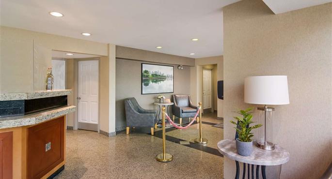 Halle des SureStay by Best Western North Vancouver Capilano in North Vancouver - 52063