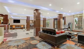 Halle des SureStay Plus by Best Western Owasso Tulsa North in Owasso - 54099