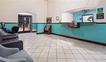 Halle des SureStay by Best Western Greenville in Greenville - 54132