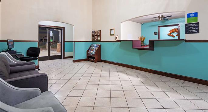 Halle des SureStay by Best Western Greenville in Greenville - 54132